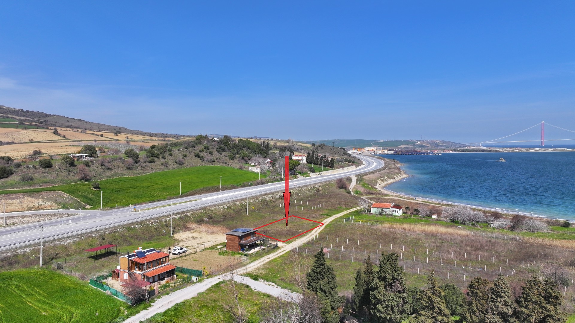 ÇANAKKALE GELİBOLU SÜTLÜCEDE KÖPRÜ VE DENİZ MANZARALI 516m2 ARSA