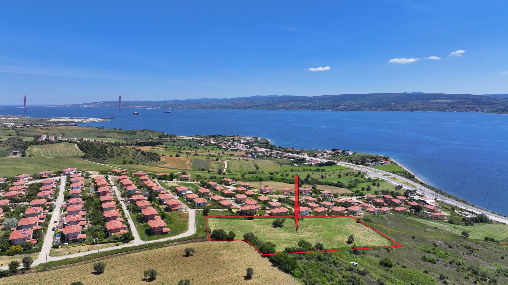 ÇANAKKALE GELİBOLU BURHANLI'DA BOĞAZ MANZARALI 8,062m2 TARLA