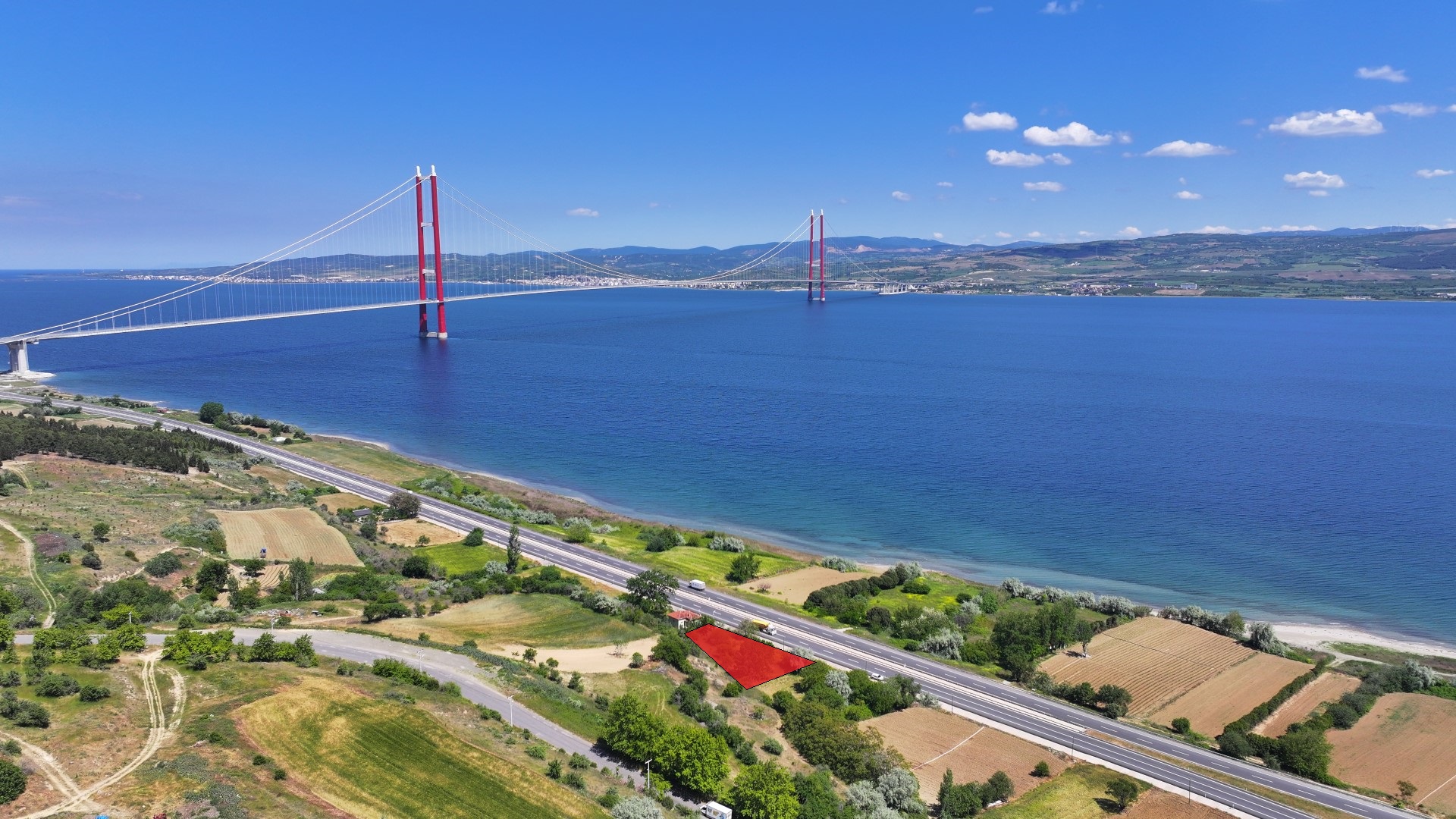 GELİBOLU SÜTLÜCE'DE KÖPRÜ VE BOĞAZ MANZARALI 1,070m2 ARAZİ