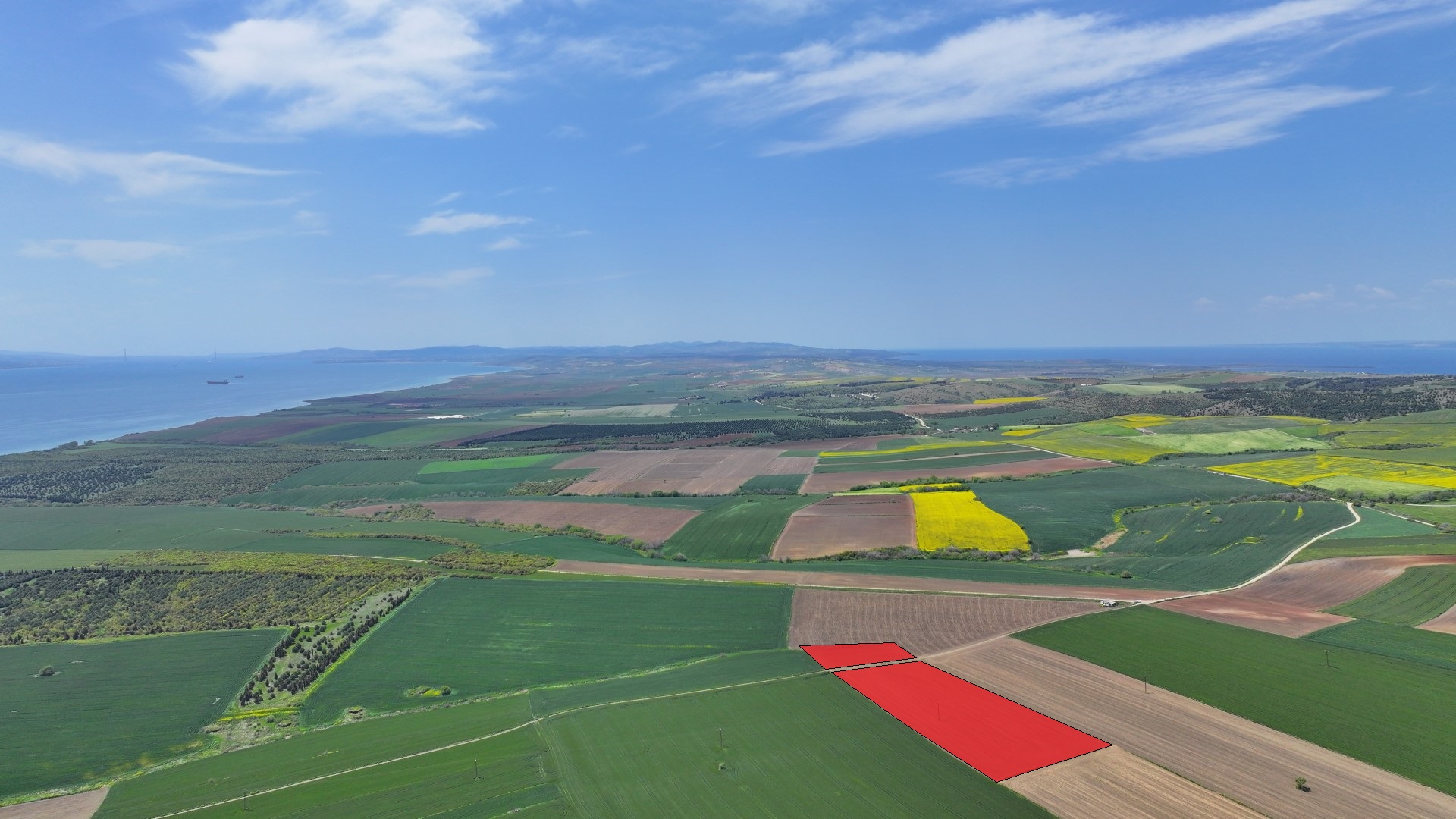ÇANAKKALE GELİBOLU DEMİRTEPE'DE DENİZ MANZARALI 18,470m2 TARLA.