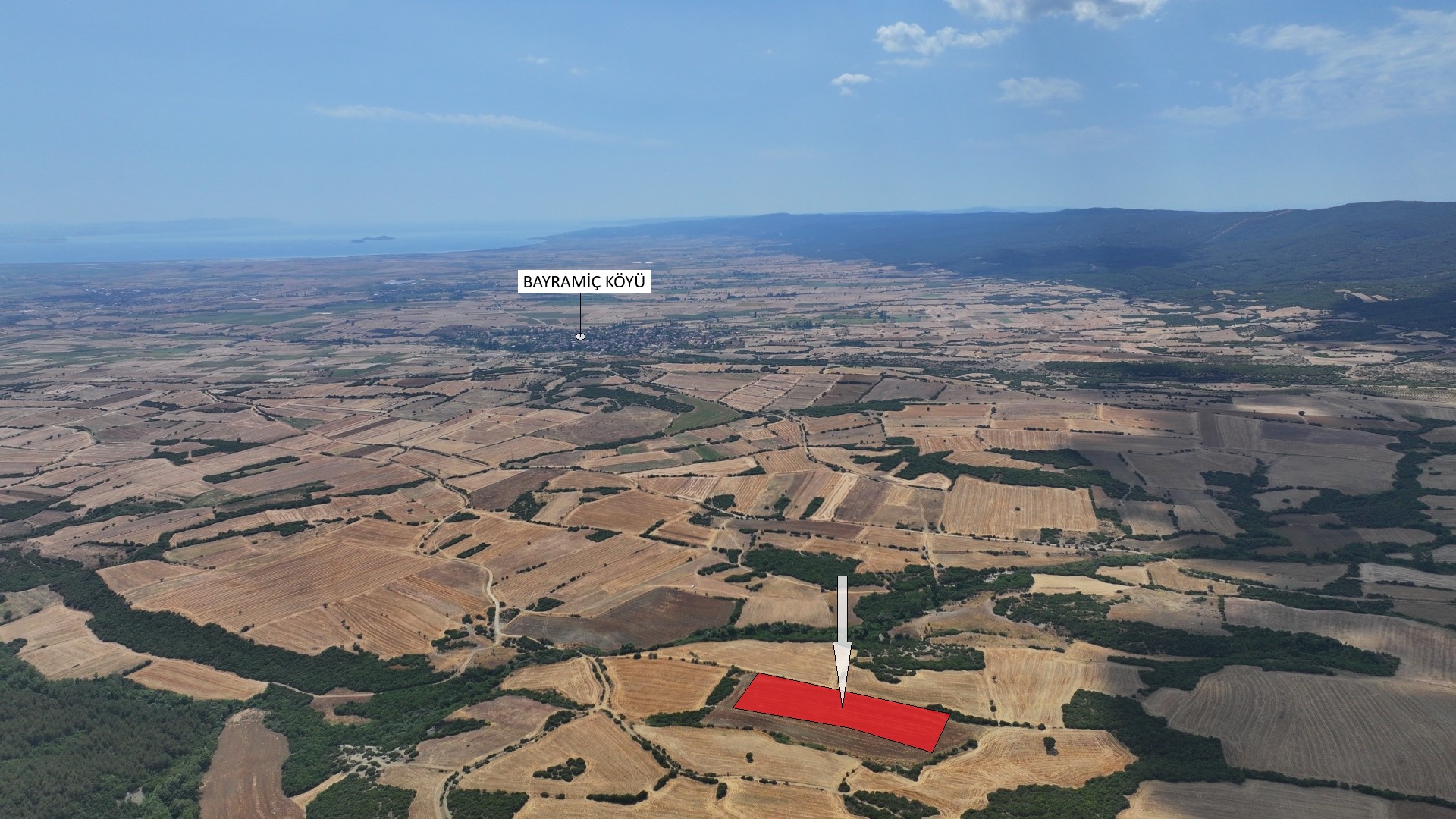 ÇANAKKALE GELİBOLU BAYRAMİÇ KÖYÜ'NDE 9,660 m² MÜSTAKİL TAPULU TARLA